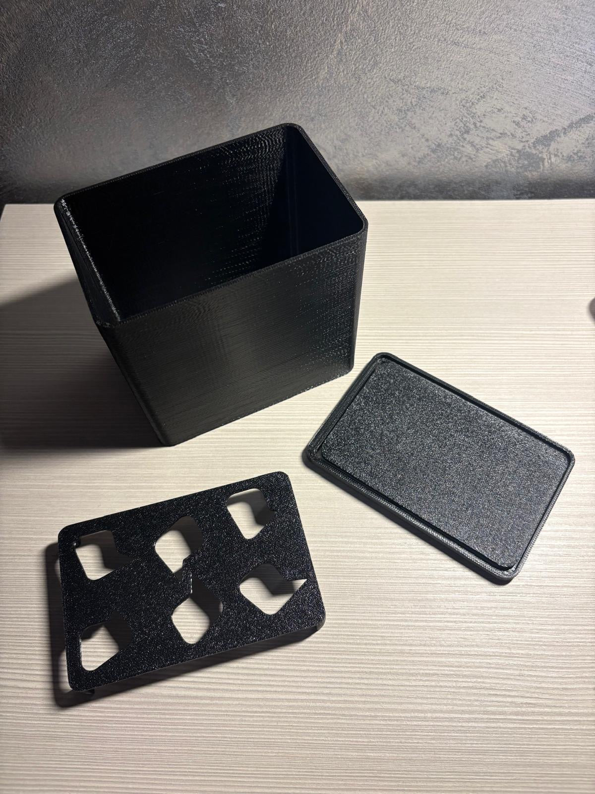 Contenitore capsule caffè usate | Stampato in 3D — coperchio incernierato e griglia interna