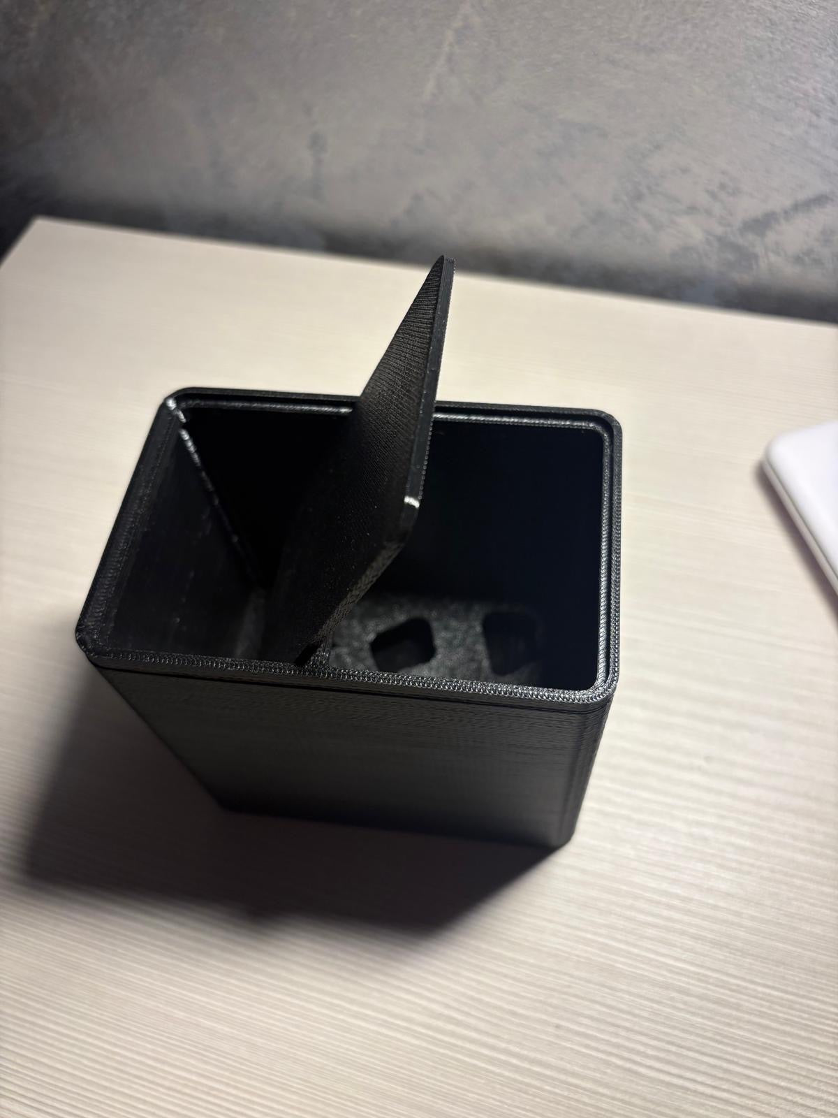 Contenitore capsule caffè usate | Stampato in 3D — coperchio incernierato e griglia interna