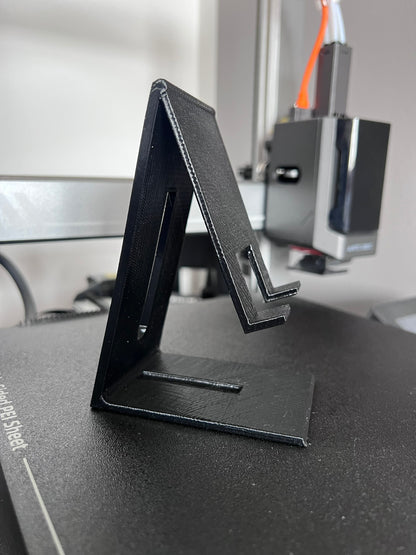Stand Smartphone Rialzato 3D con Passaggio Cavo.